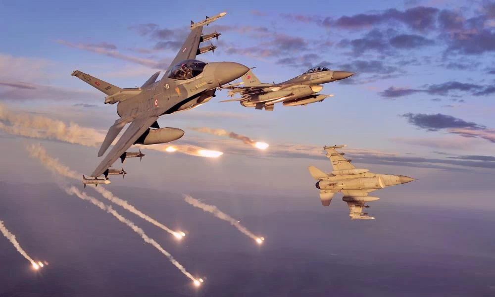Τουρκικά F-16 πέταξαν πάνω από Οινούσσες και Παναγιά